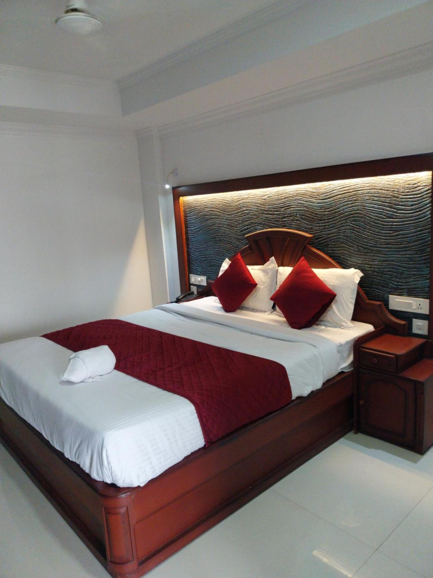Hotel Savera Park Thrissur Dış mekan fotoğraf