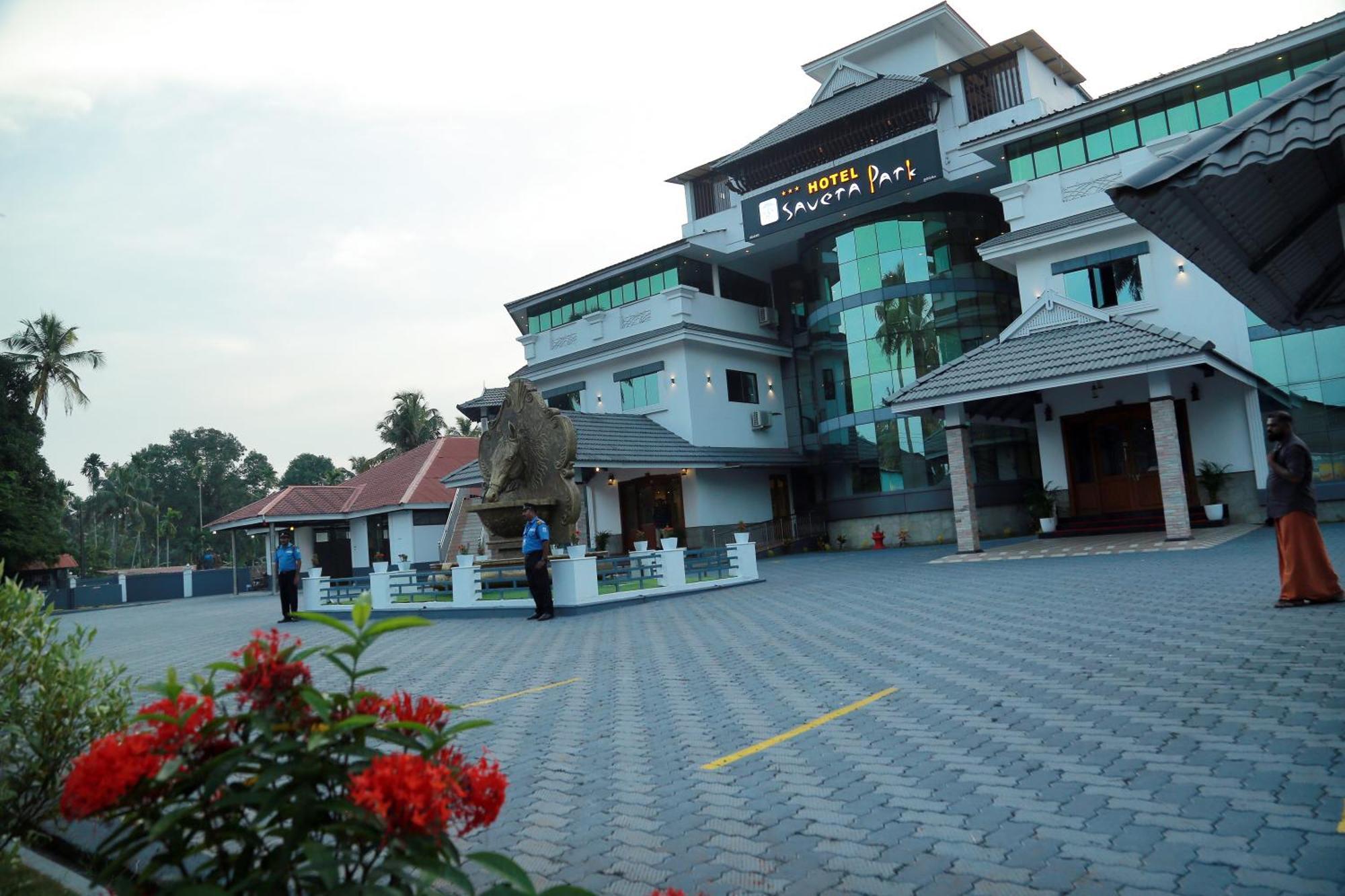 Hotel Savera Park Thrissur Dış mekan fotoğraf